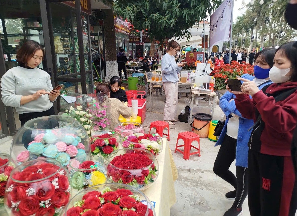 Hoa bất tử Mê Linh – Khi sáng tạo biến cái đẹp thành giá trị bền lâu Hoa bất tử Mê Linh – Khi sáng tạo biến cái đẹp thành giá trị bền lâu