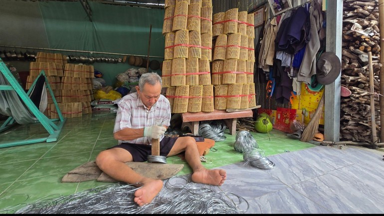 Níu giữ hơi thở sông nước miền Tây với nghề đan lọp Thới Long