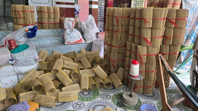 Níu giữ hơi thở sông nước miền Tây với nghề đan lọp Thới Long