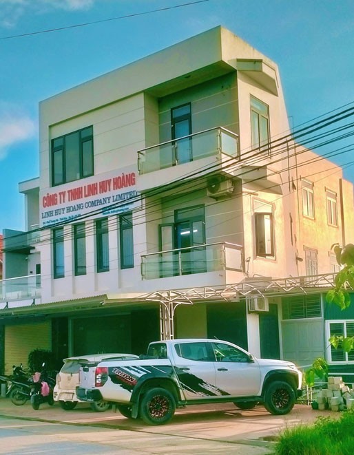 Trụ sở công ty TNHH Linh Huy Hoàng tại thôn Trung Hà xã Vật Lại, Hà Nội. Trụ sở công ty TNHH Linh Huy Hoàng tại thôn Trung Hà xã Vật Lại, Hà Nội.