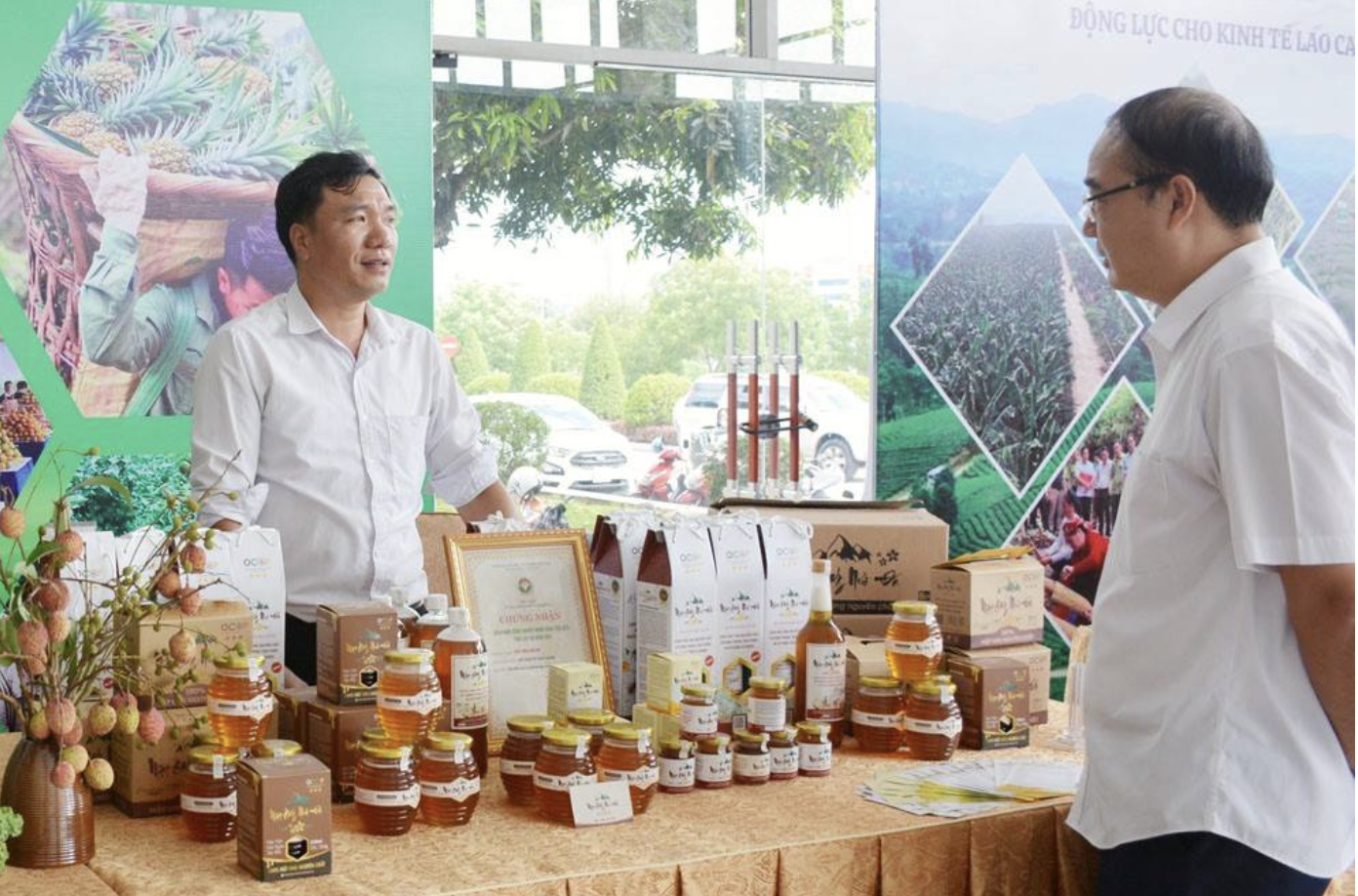 Lào Cai quảng bá sắc màu văn hóa và tiềm năng du lịch tại Hội chợ Mùa Thu 2025