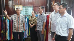 Người đàn ông giữ hồn thổ cẩm Chăm giữa lòng Phũm Soài