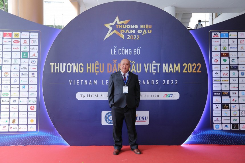 Nhờ nỗ lực không ngừng nghỉ, KingWood liên tiếp gặt hái thành công, điển hình có thể kể đến Top 50 Thương hiệu dẫn đầu quốc gia năm 2021; Top 20 Thương hiệu dẫn đầu Asia năm 2022; Top 10 sản phẩm xanh Việt Nam năm 2023; đạt OCOP 3 sao từ năm 2024;… Nhờ nỗ lực không ngừng nghỉ, KingWood liên tiếp gặt hái thành công, điển hình có thể kể đến Top 50 Thương hiệu dẫn đầu quốc gia năm 2021; Top 20 Thương hiệu dẫn đầu Asia năm 2022; Top 10 sản phẩm xanh Việt Nam năm 2023; đạt OCOP 3 sao từ năm 2024;…