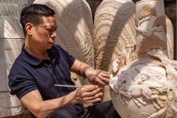 Nghệ nhân gìn giữ tinh hoa văn hóa dân tộc