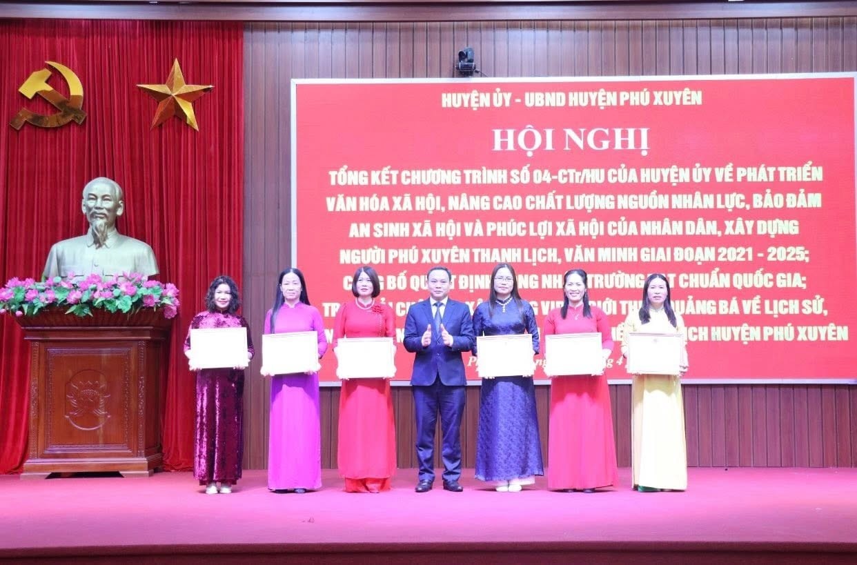 Phú Xuyên tạo đột phá trong xây dựng nông thôn mới Phú Xuyên tạo đột phá trong xây dựng nông thôn mới