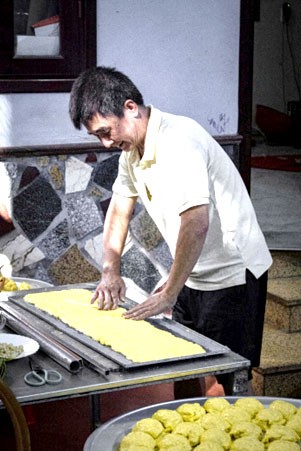 Giữ hương vị truyền thống bánh phu thê Đình Bảng