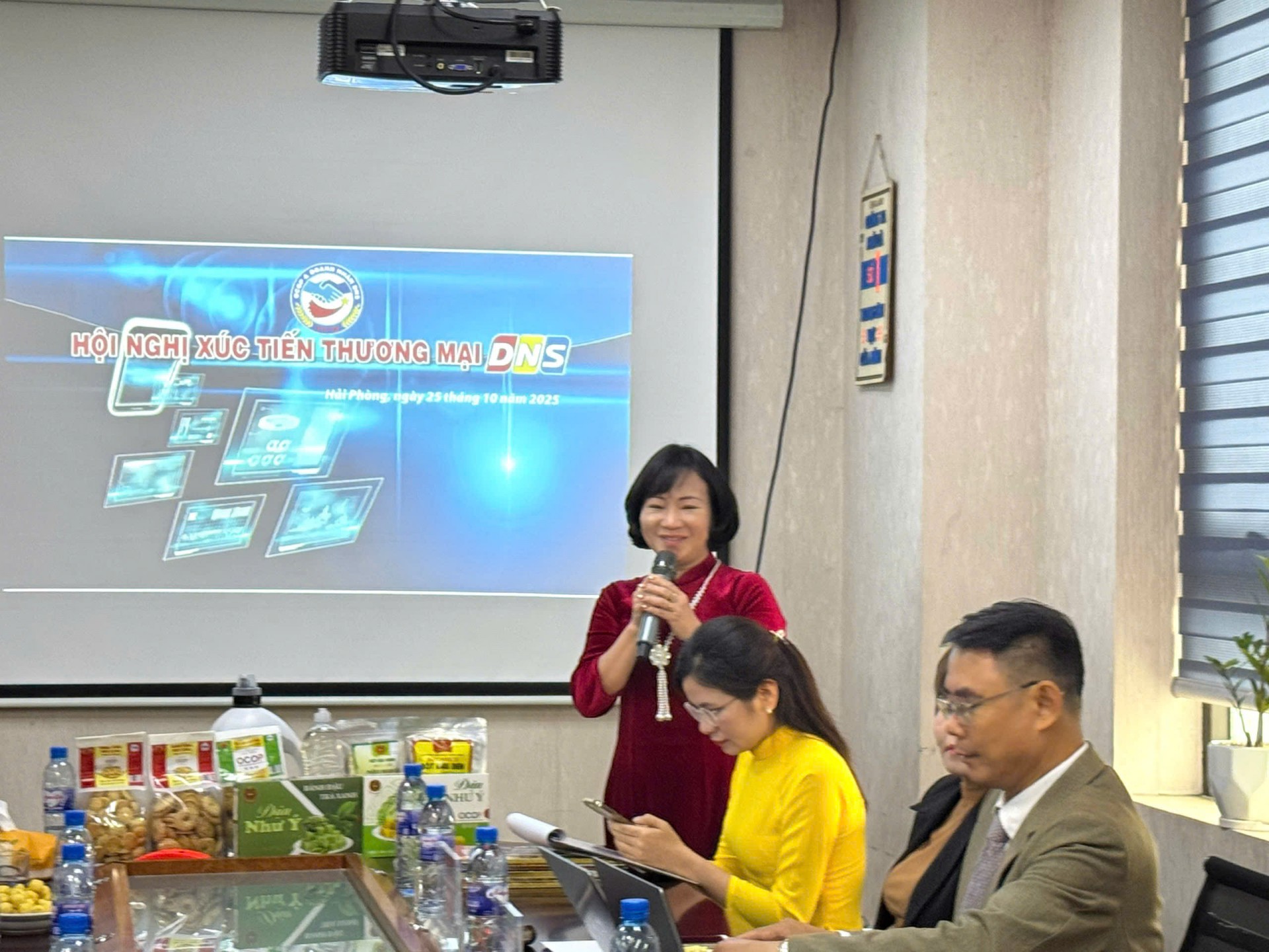 Bà Phạm Thị Thúy Vân phát biểu công bố khai mạc  Hội nghị xúc tiến thương mại DNS