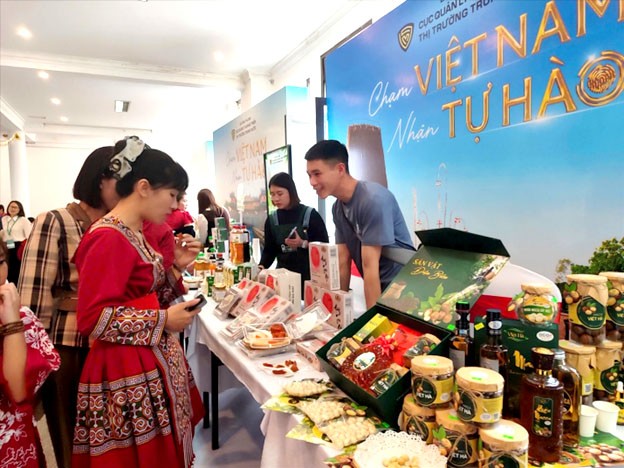 Gian trưng bày góp phần quảng bá hình ảnh nông sản Việt và thúc đẩy kết nối cung cầu. (Ảnh: Vân Khánh Gian trưng bày góp phần quảng bá hình ảnh nông sản Việt và thúc đẩy kết nối cung cầu. (Ảnh: Vân Khánh