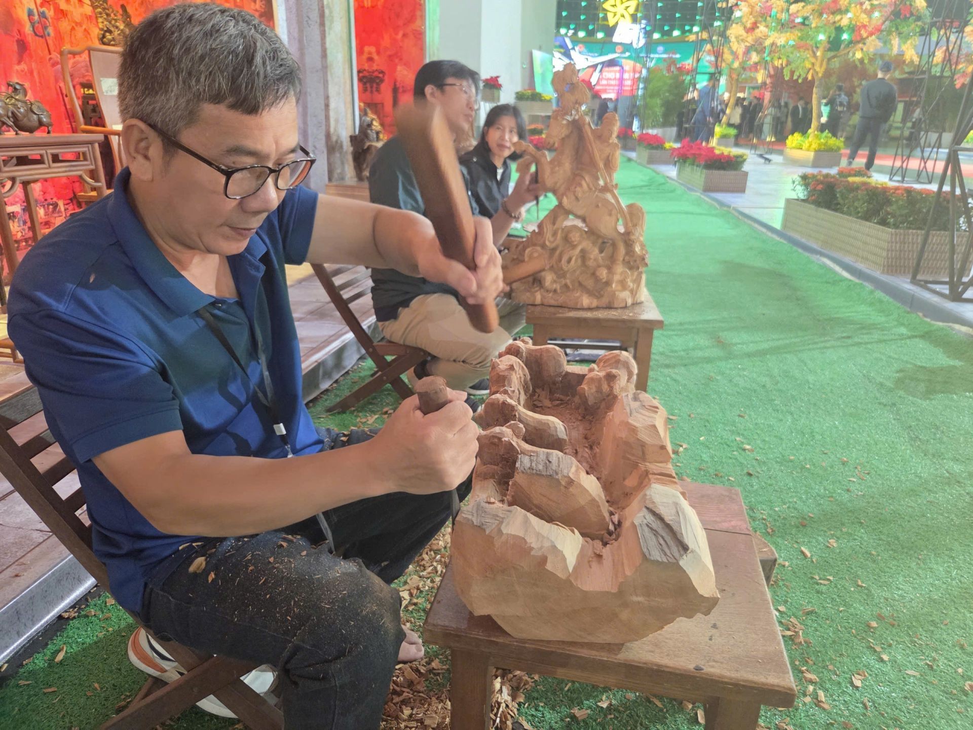 Những nghệ nhân thổi hồn cho "Tinh hoa Thu Hà Nội" Những nghệ nhân thổi hồn cho "Tinh hoa Thu Hà Nội"