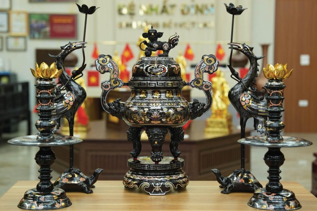 Đệ Nhất Đỉnh: Mỗi đỉnh đồng Pháp lam là một tác phẩm nghệ thuật độc bản Đệ Nhất Đỉnh: Mỗi đỉnh đồng Pháp lam là một tác phẩm nghệ thuật độc bản