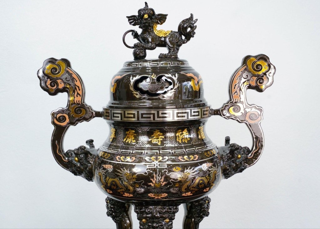 Đệ Nhất Đỉnh: Mỗi đỉnh đồng Pháp lam là một tác phẩm nghệ thuật độc bản Đệ Nhất Đỉnh: Mỗi đỉnh đồng Pháp lam là một tác phẩm nghệ thuật độc bản