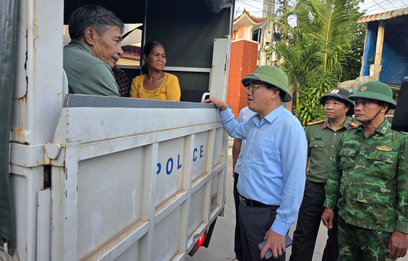 Quân đội sát cánh cùng chính quyền và Nhân dân Gia Lai ứng phó bão Kalmaegi Quân đội sát cánh cùng chính quyền và Nhân dân Gia Lai ứng phó bão Kalmaegi