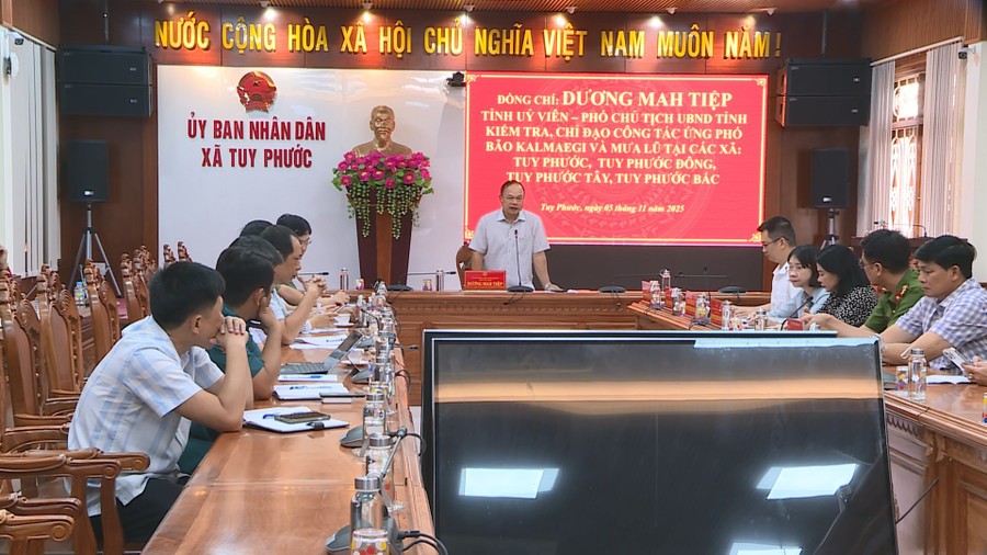 Quân đội sát cánh cùng chính quyền và Nhân dân Gia Lai ứng phó bão Kalmaegi Quân đội sát cánh cùng chính quyền và Nhân dân Gia Lai ứng phó bão Kalmaegi