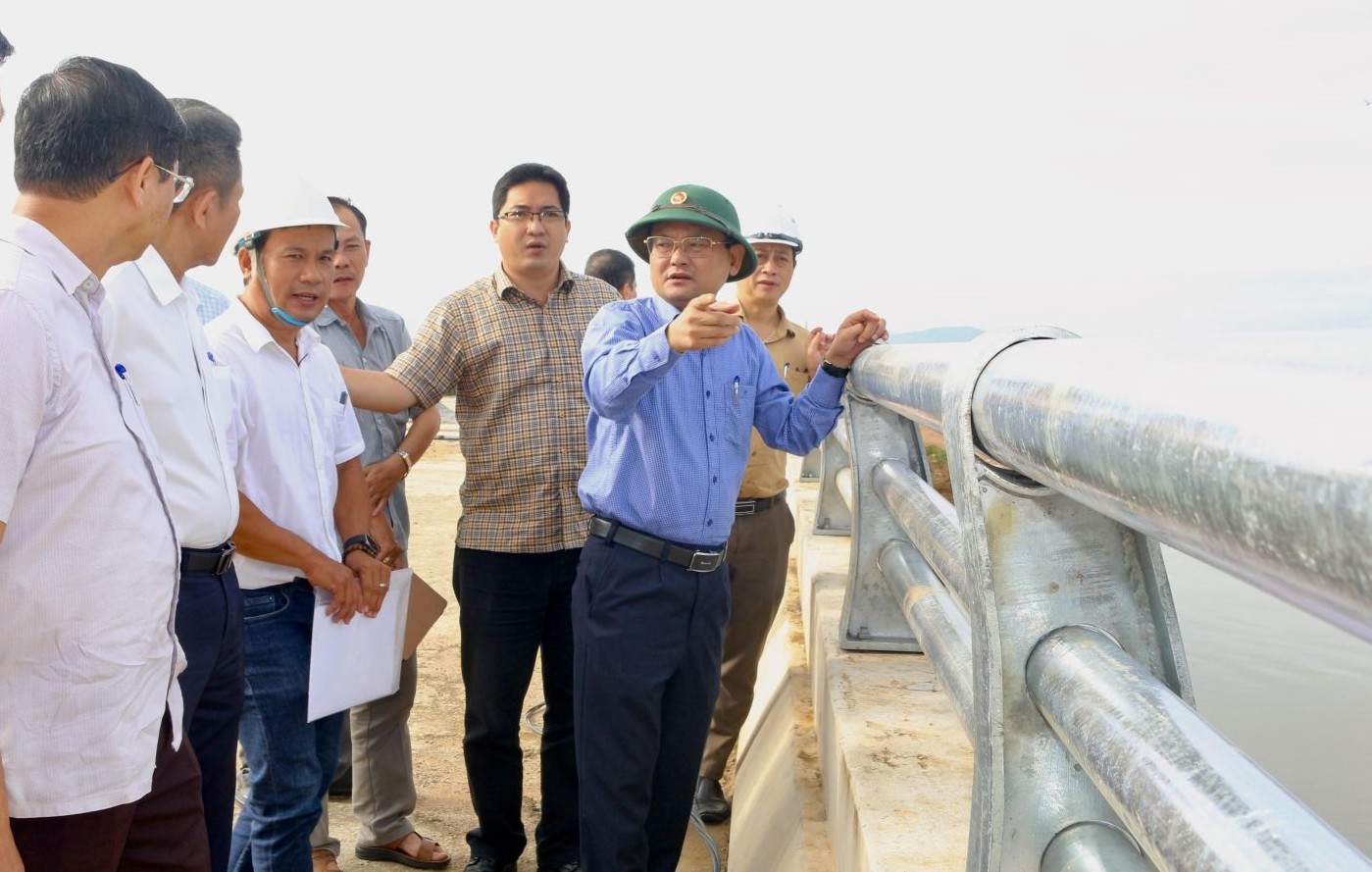 Quân đội sát cánh cùng chính quyền và Nhân dân Gia Lai ứng phó bão Kalmaegi Quân đội sát cánh cùng chính quyền và Nhân dân Gia Lai ứng phó bão Kalmaegi