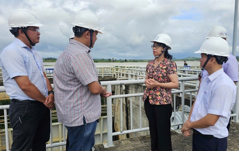 Quân đội sát cánh cùng chính quyền và Nhân dân Gia Lai ứng phó bão Kalmaegi Quân đội sát cánh cùng chính quyền và Nhân dân Gia Lai ứng phó bão Kalmaegi