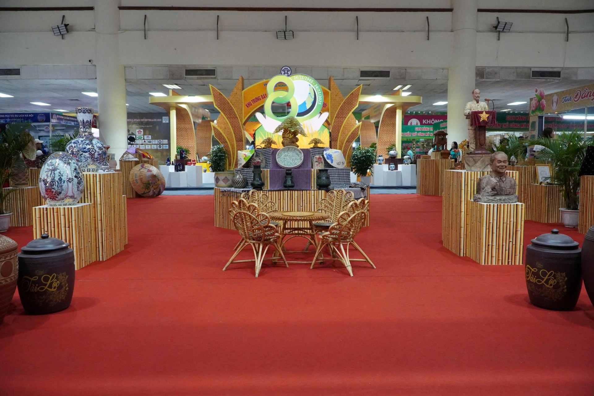 Làng nghề Hà Nội ghi dấu ấn tại Hội chợ Làng nghề Việt năm 2025 Làng nghề Hà Nội ghi dấu ấn tại Hội chợ Làng nghề Việt năm 2025