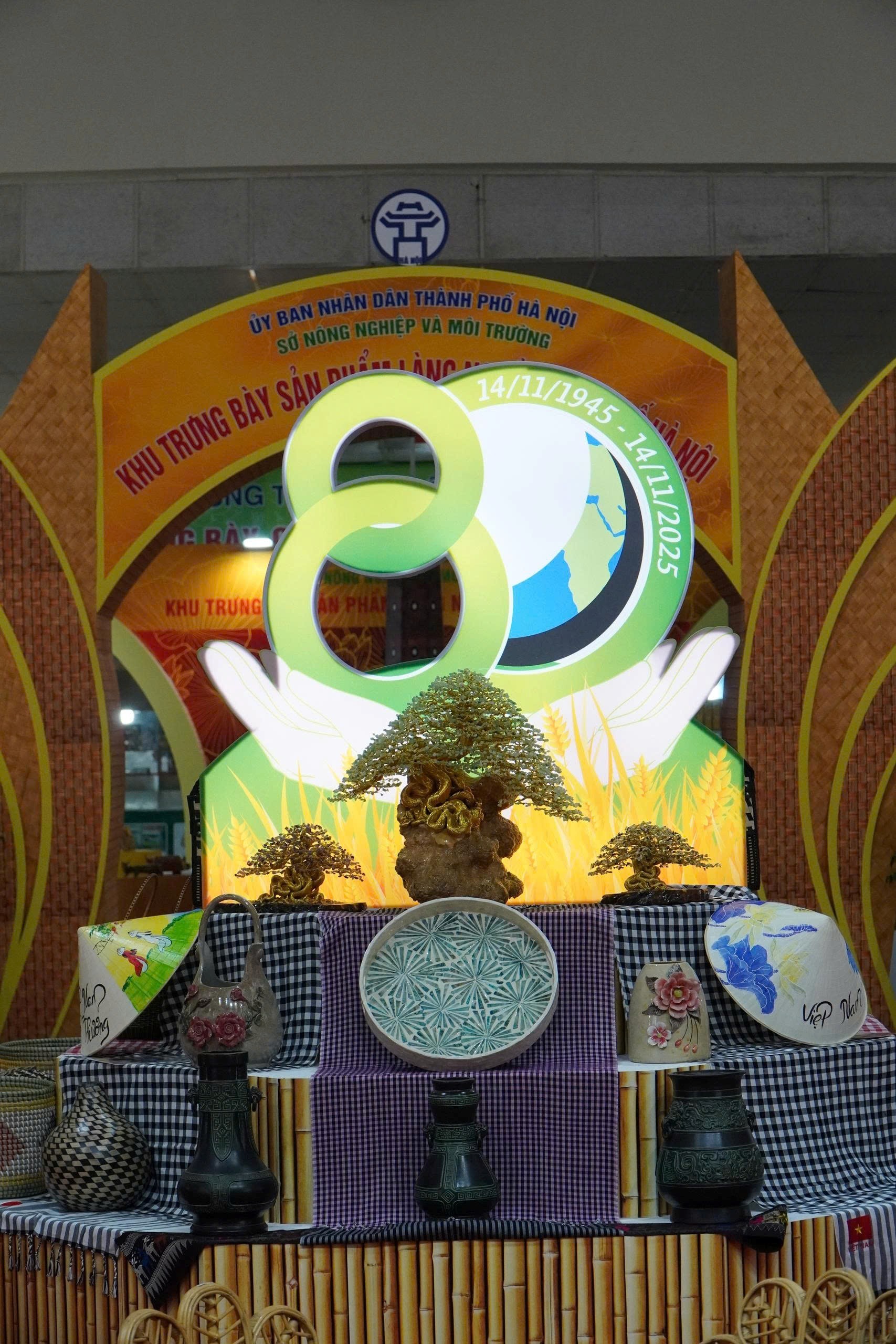 Sản phẩm làng nghề Hà Nội để lại nhiều ấn tượng mạnh tại Hội chợ Làng nghề Việt Nam 2025 Sản phẩm làng nghề Hà Nội để lại nhiều ấn tượng mạnh tại Hội chợ Làng nghề Việt Nam 2025