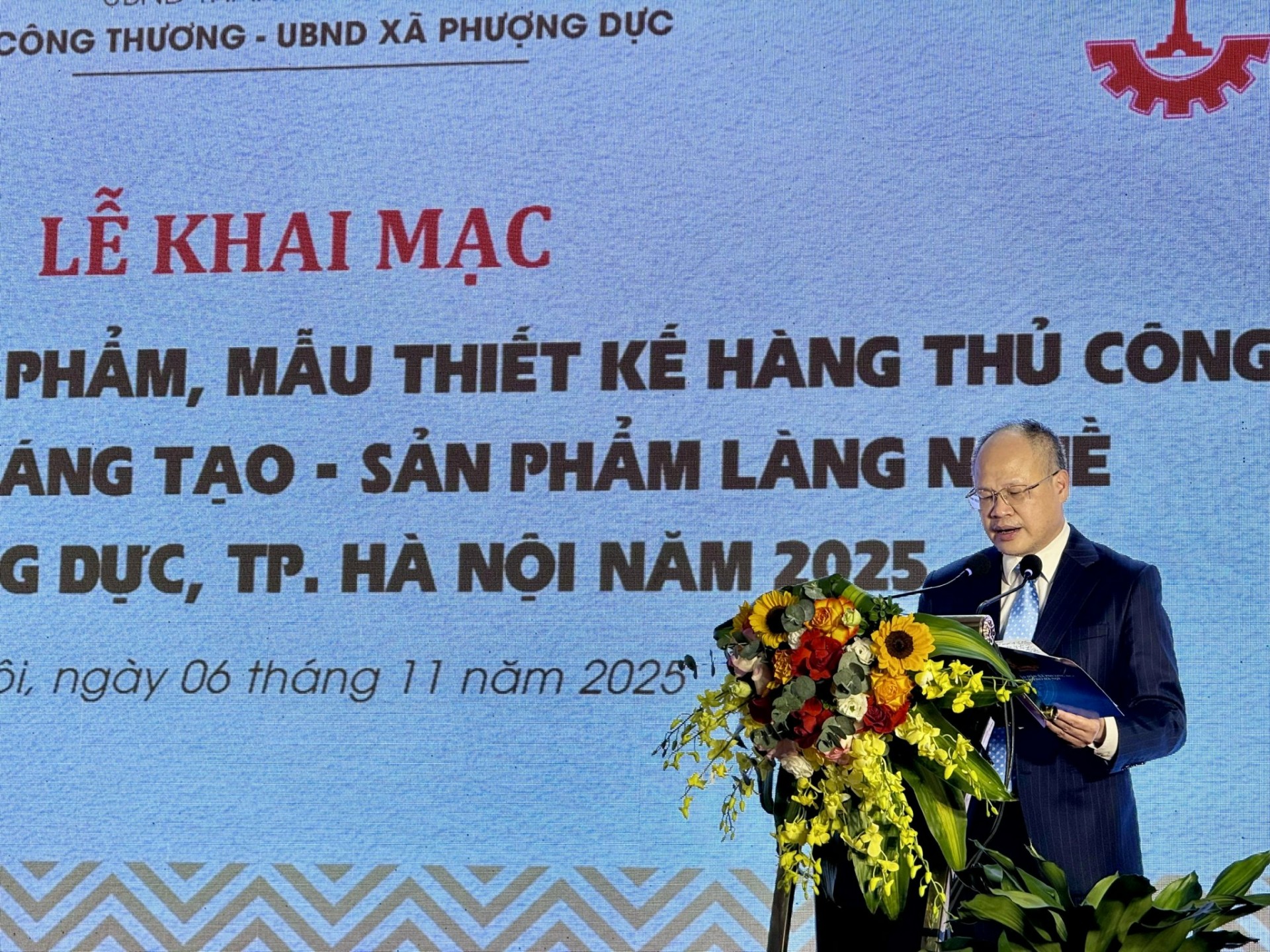 Chủ tịch UBND xã Phượng Dực Nguyễn Trọng Vĩnh phát biểu tại lễ khai mạc Chủ tịch UBND xã Phượng Dực Nguyễn Trọng Vĩnh phát biểu tại lễ khai mạc