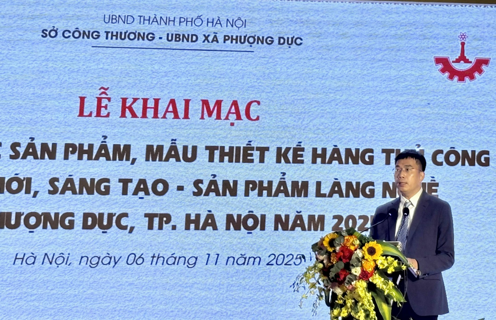 Giám đốc Trung tâm Khuyến công và Xúc tiến thương mại Hà Nội Hoàng Minh Lâm phát biểu tại lễ khai mạc triển lãm Giám đốc Trung tâm Khuyến công và Xúc tiến thương mại Hà Nội Hoàng Minh Lâm phát biểu tại lễ khai mạc triển lãm