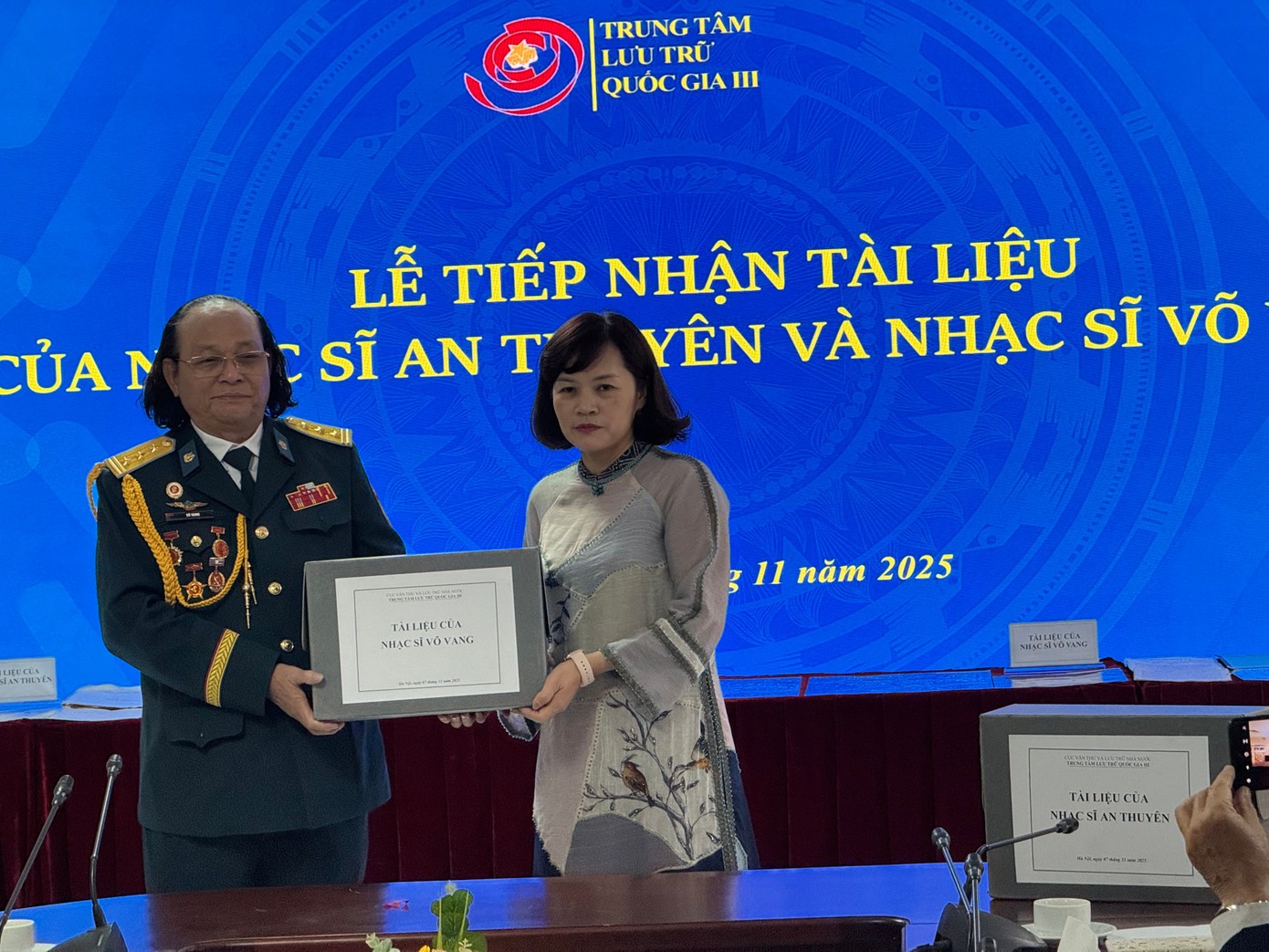 Trung tâm Lưu trữ Quốc gia III: Tiếp nhận tài liệu quý của hai nhạc sĩ An Thuyên và Võ Vang Trung tâm Lưu trữ Quốc gia III: Tiếp nhận tài liệu quý của hai nhạc sĩ An Thuyên và Võ Vang