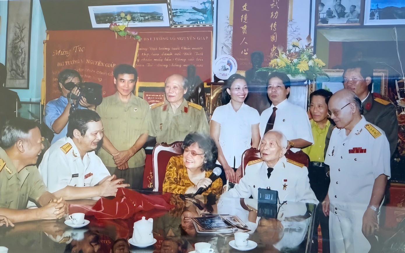 Trung tâm Lưu trữ Quốc gia III: Tiếp nhận tài liệu quý của hai nhạc sĩ An Thuyên và Võ Vang Trung tâm Lưu trữ Quốc gia III: Tiếp nhận tài liệu quý của hai nhạc sĩ An Thuyên và Võ Vang