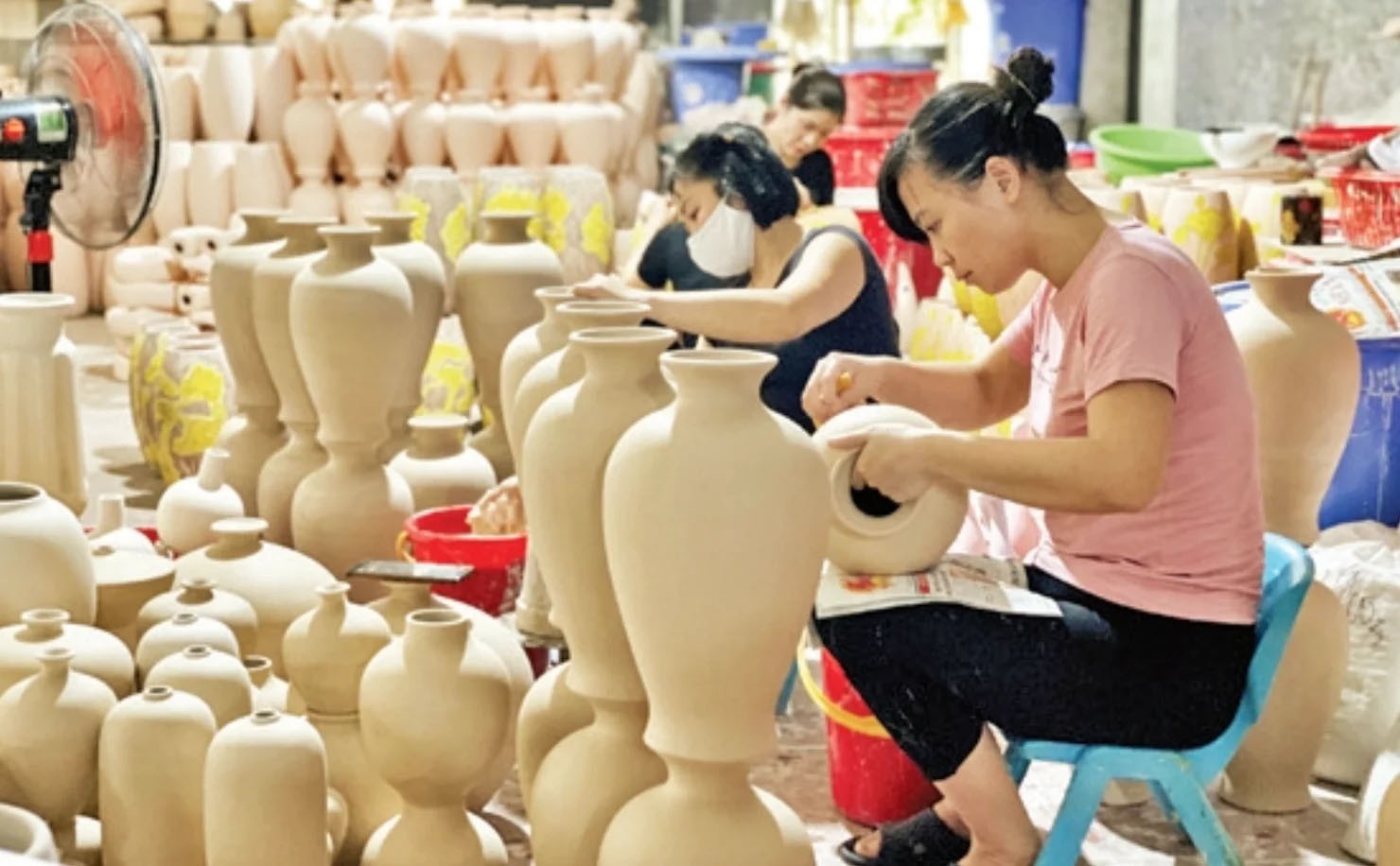 Phát triển thị trường tiêu thụ sản phẩm thủ công mỹ nghệ của Hà Nội - Cơ hội và thách thức Phát triển thị trường tiêu thụ sản phẩm thủ công mỹ nghệ của Hà Nội - Cơ hội và thách thức