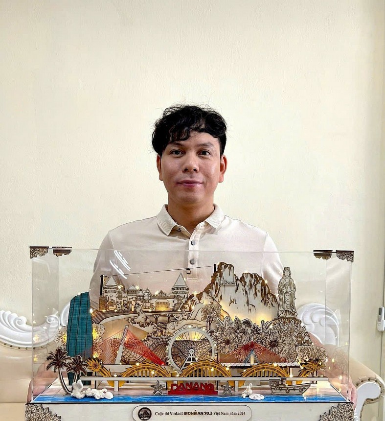 Anh Nguyễn Văn Bính phát triển doanh nghiệp dựa trên nền tảng kết hợp hài hoà giữa tinh hoa thủ công truyền thống và kỹ thuật chế tác hiện đại