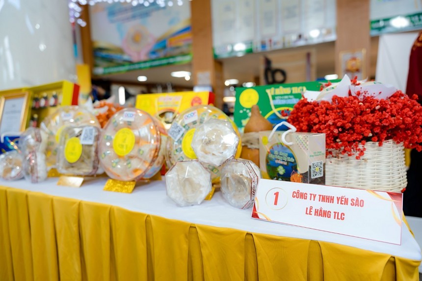 Doanh nghiệp hiện mở rộng liên kết với các hộ nuôi yến khác trên địa bàn, biến công ty thành nơi kết nối lợi ích cộng đồng, cùng nhau bảo vệ vùng nguyên liệu sạch