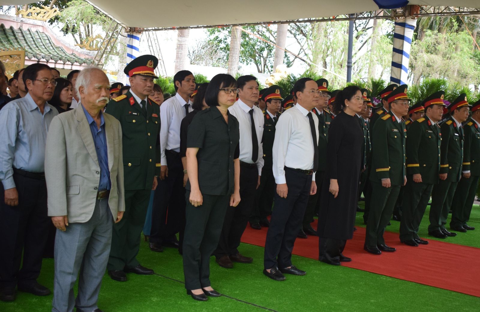 Gia Lai nặng lòng tri ân đưa 18 hài cốt anh hùng liệt sĩ về đất mẹ Tây Nguyên Gia Lai nặng lòng tri ân đưa 18 hài cốt anh hùng liệt sĩ về đất mẹ Tây Nguyên