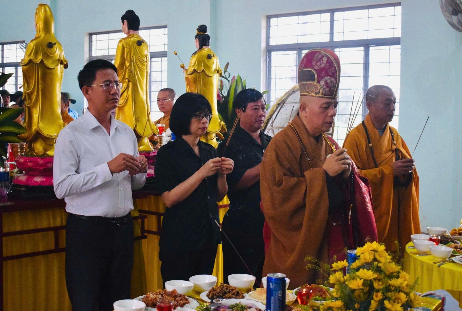 Gia Lai nặng lòng tri ân đưa 18 hài cốt anh hùng liệt sĩ về đất mẹ Tây Nguyên Gia Lai nặng lòng tri ân đưa 18 hài cốt anh hùng liệt sĩ về đất mẹ Tây Nguyên