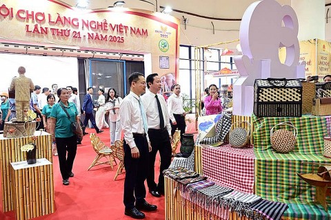 quang ba tinh hoa lang nghe ha noi qua nhung hoi cho lon