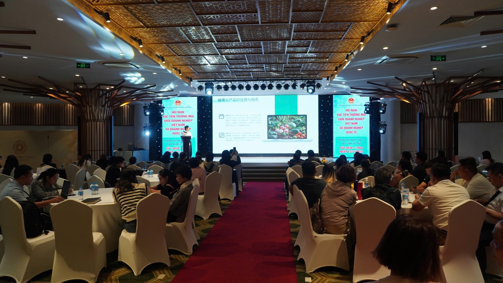 Toàn cảnh Diễn đàn xúc tiến thương mại doanh nghiệp Việt Nam - Trung Quốc Toàn cảnh Diễn đàn xúc tiến thương mại doanh nghiệp Việt Nam - Trung Quốc