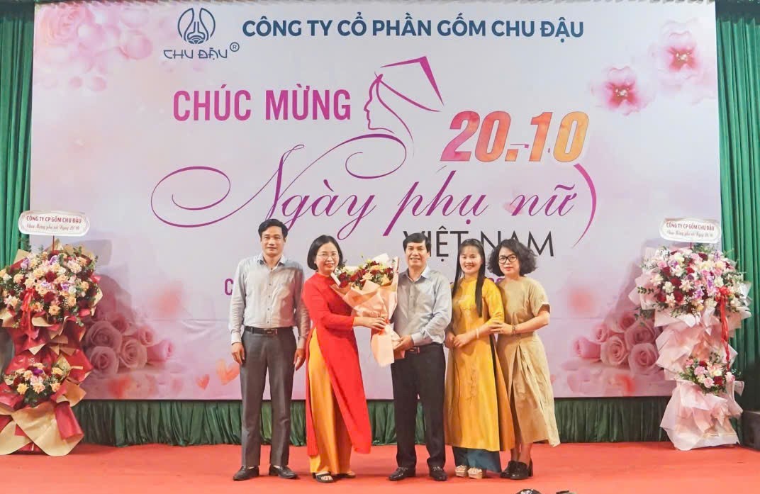 Nữ nghệ nhân gốm Chu Đậu Giữ lửa truyền thống, thắp sáng tương lai