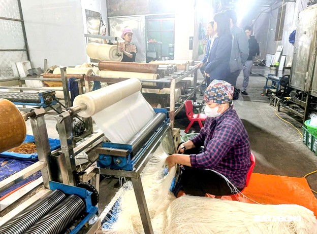 Sản xuất bánh đa tại làng nghề Kinh Giao Sản xuất bánh đa tại làng nghề Kinh Giao