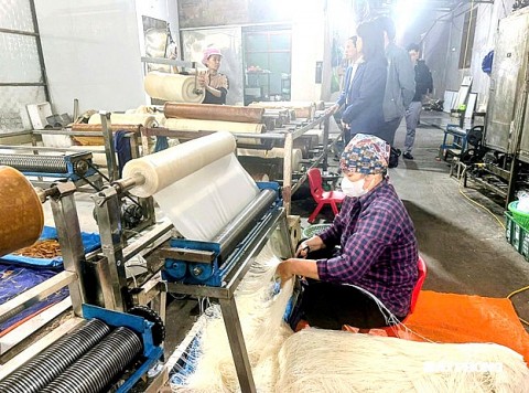 lang nghe truyen thong giua do thi hoa