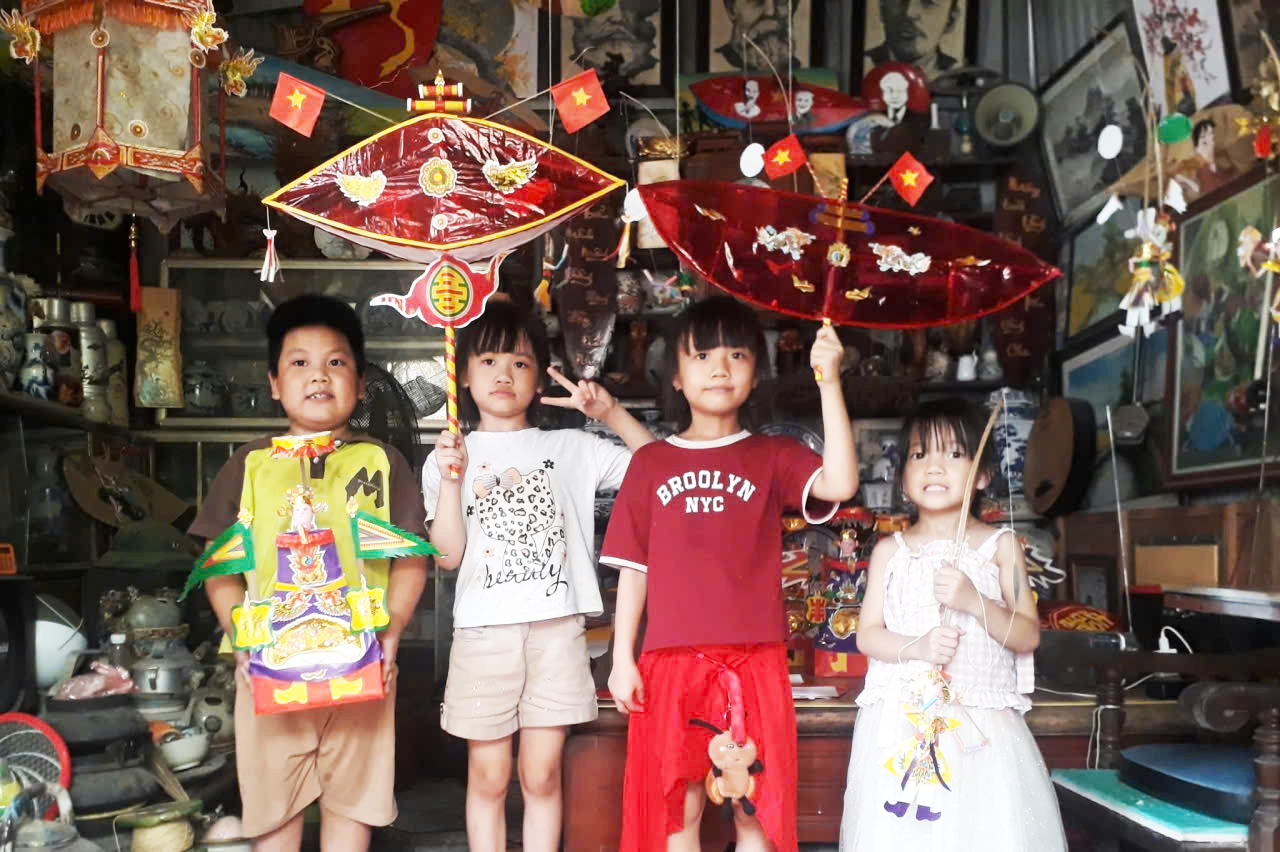 Nghệ nhân Nguyễn Văn Tý: Nặng lòng với các món đồ chơi cho trẻ nhỏ