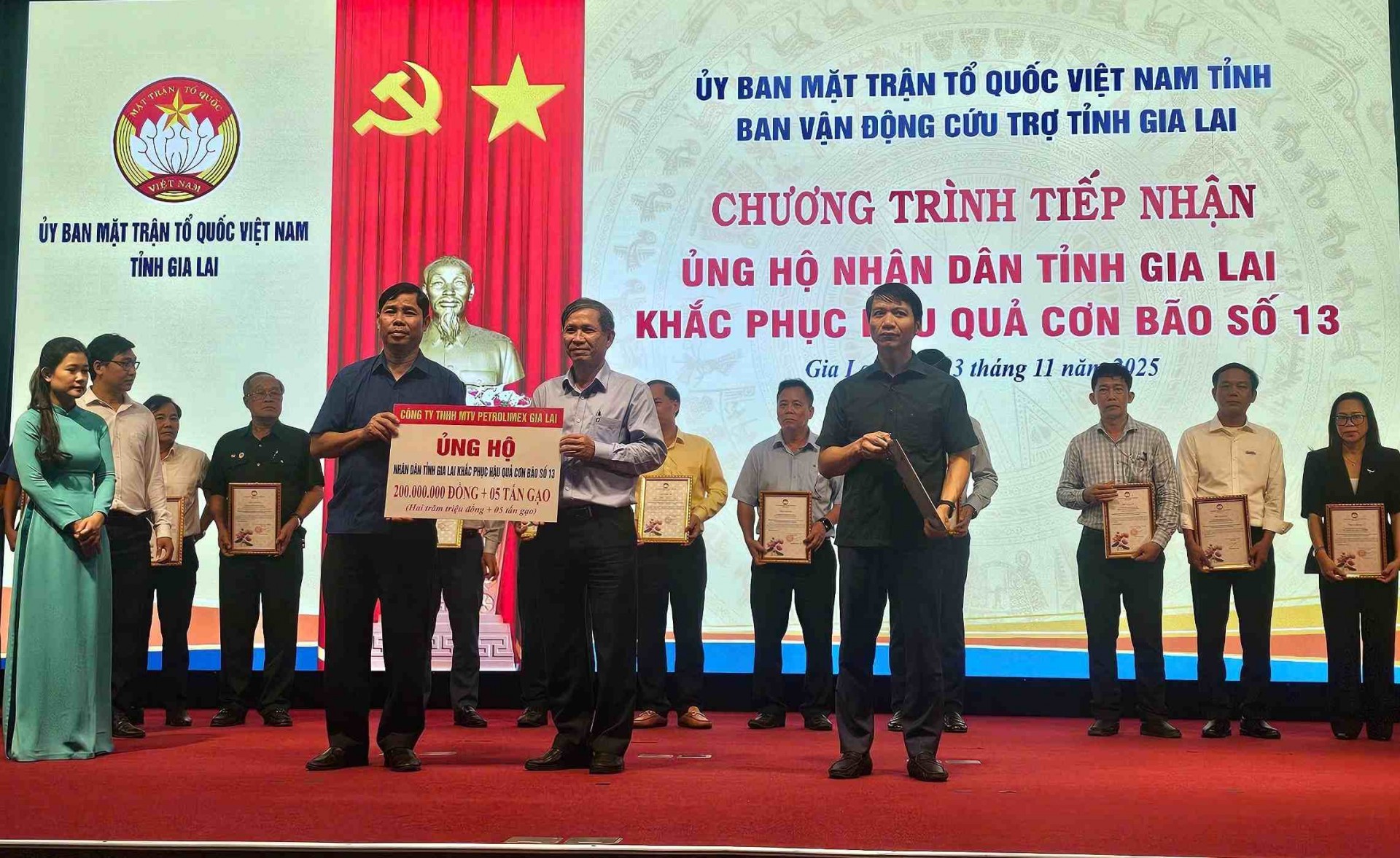 Gần 89 tỷ đồng ủng hộ Nhân dân tỉnh Gia Lai khắc phục hậu quả cơn bão số 13