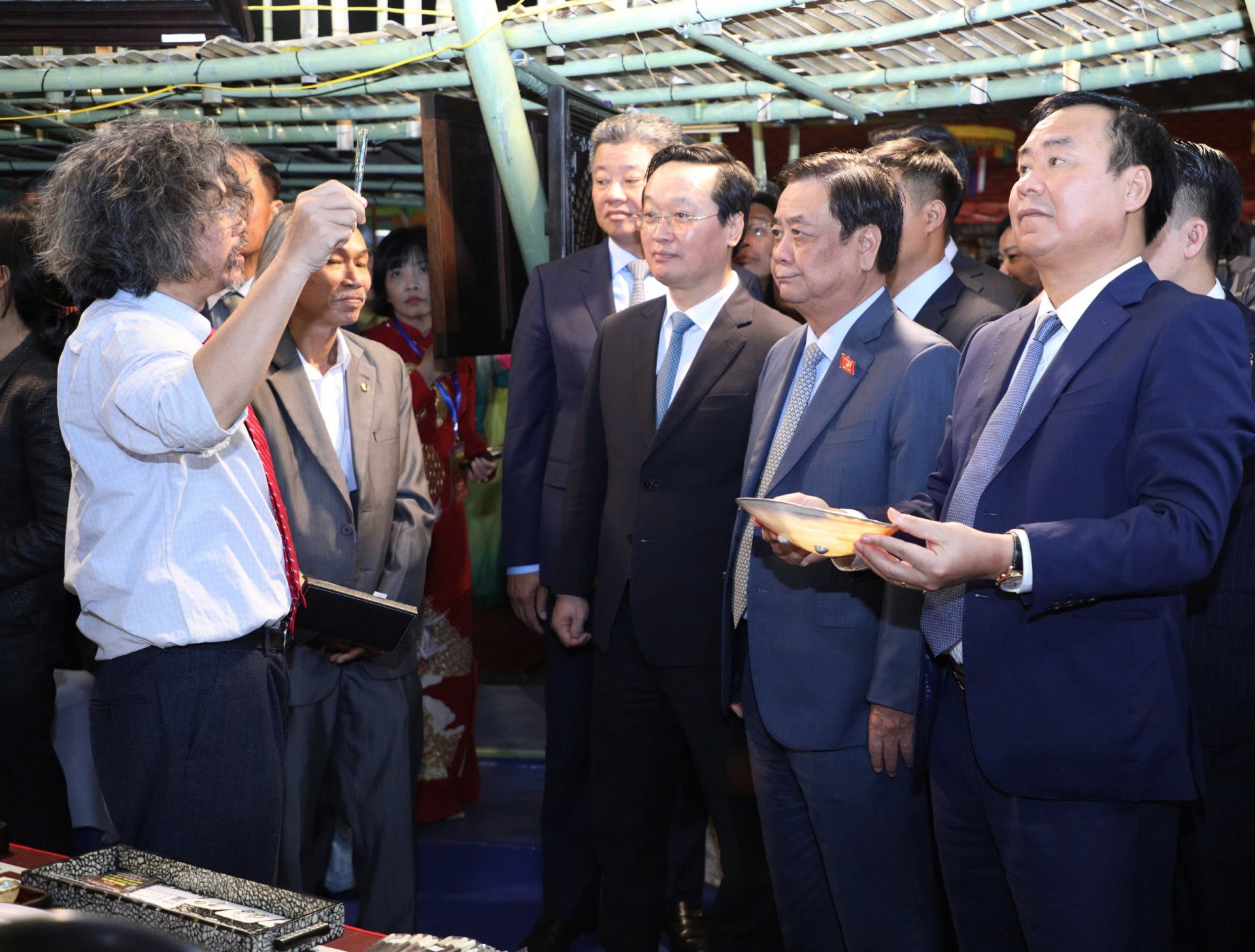 Lãnh đạo bộ ngành và UBND TP Hà Nội thăm gian hàng tại Festival. Lãnh đạo bộ ngành và UBND TP Hà Nội thăm gian hàng tại Festival.