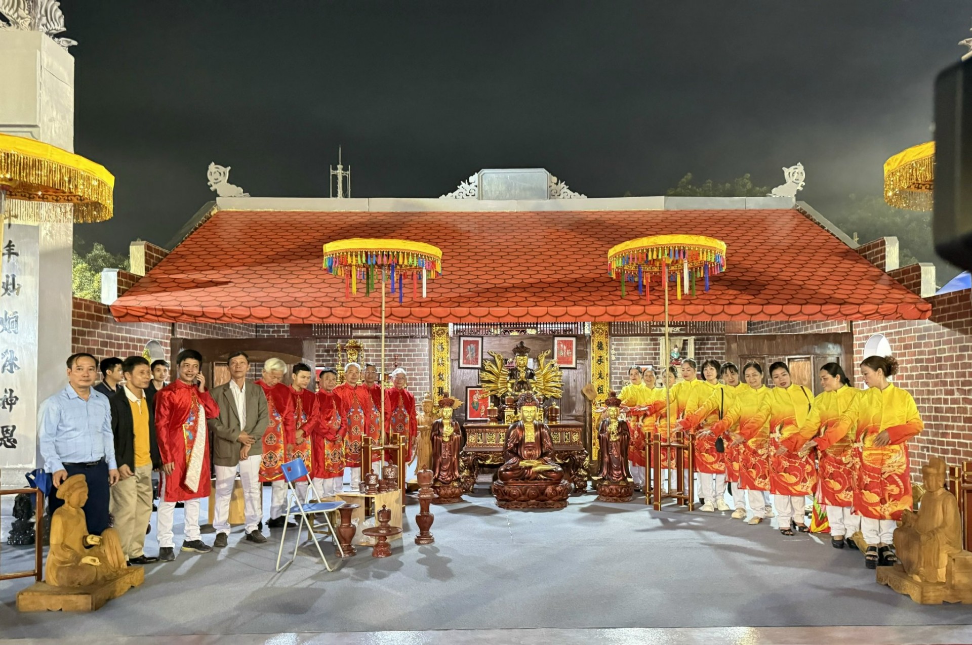 Không gian trưng bày và thao diễn nghề của Làng nghề gỗ mỹ nghệ Sơn Đồng Không gian trưng bày và thao diễn nghề của Làng nghề gỗ mỹ nghệ Sơn Đồng