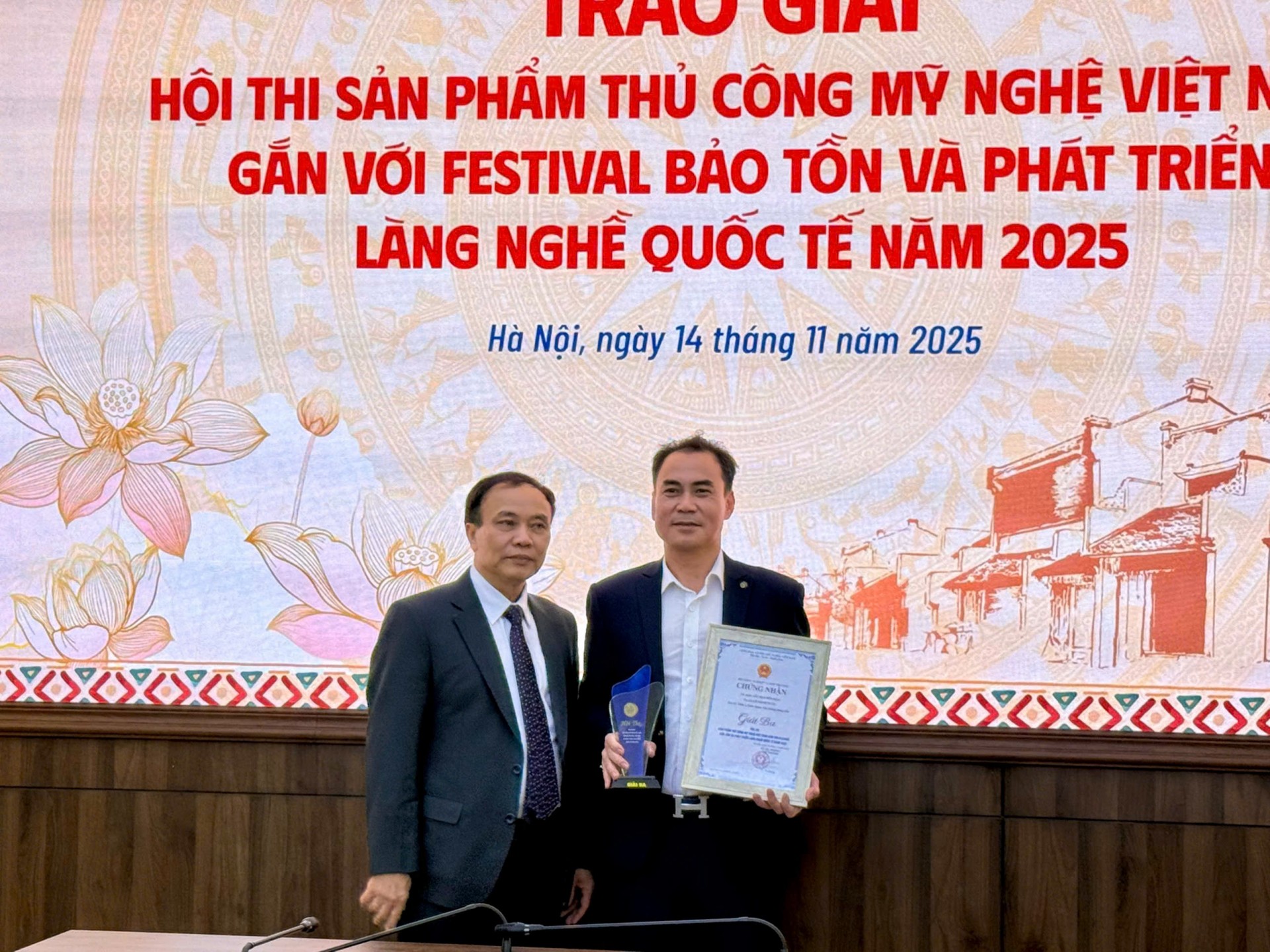 Khai mạc Festival Làng nghề Quốc tế 2025: Giao thoa di sản và sáng tạo Khai mạc Festival Làng nghề Quốc tế 2025: Giao thoa di sản và sáng tạo