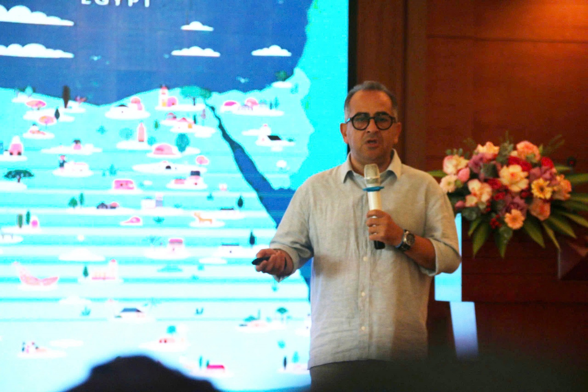 Ông Hisham Elgazzar, Chủ tịch tổ chức thương mại công bằng thế giới khu vực Châu Phi và Trung Đông – Chủ tịch hội đồng thủ công Ai Cập lên “chia sẻ kinh nghiệm bảo tồn và phát triển nghề thủ công ở Ai Cập và Châu Phi” Ông Hisham Elgazzar, Chủ tịch tổ chức thương mại công bằng thế giới khu vực Châu Phi và Trung Đông – Chủ tịch hội đồng thủ công Ai Cập lên “chia sẻ kinh nghiệm bảo tồn và phát triển nghề thủ công ở Ai Cập và Châu Phi”