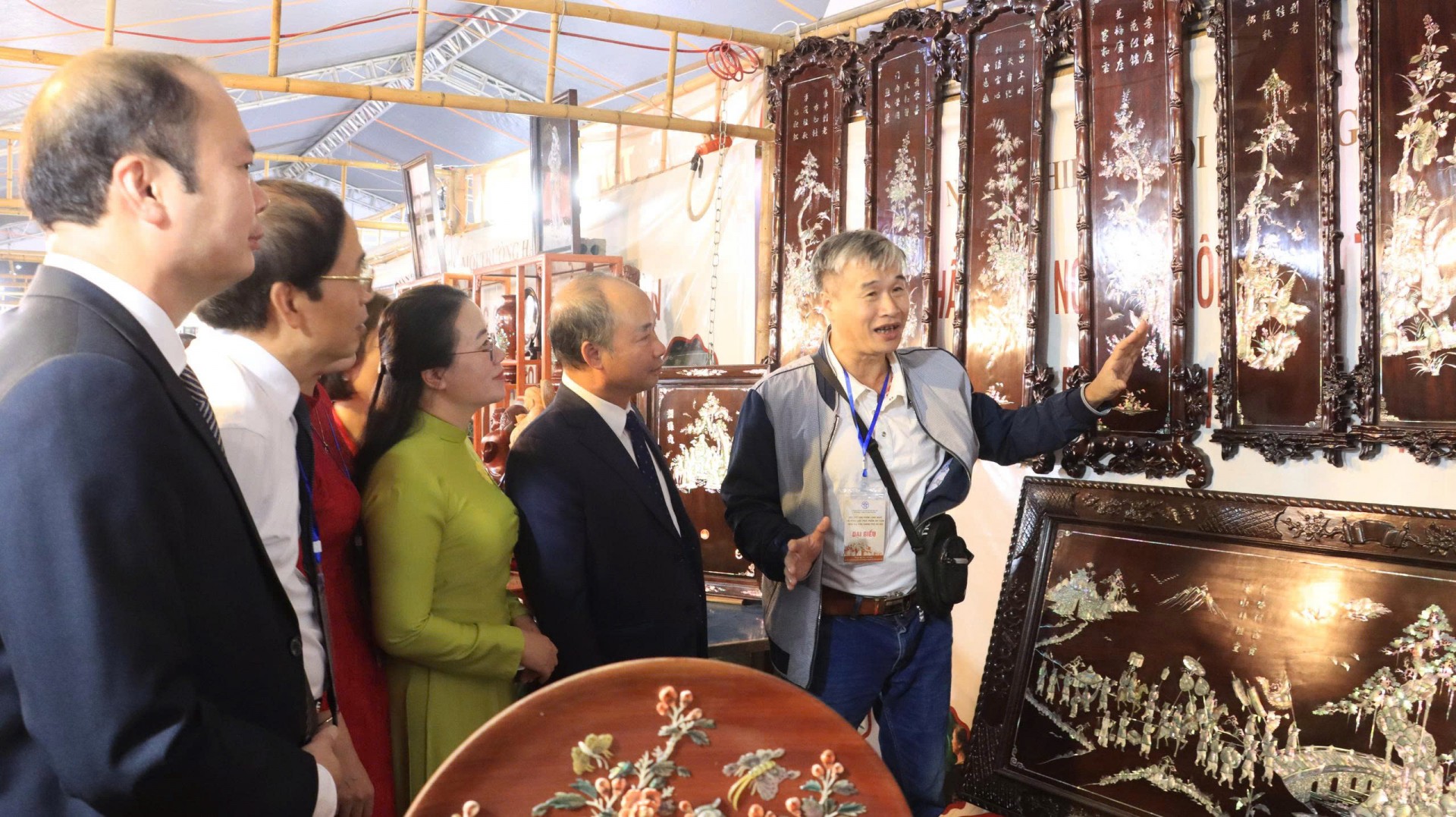 Chuyên Mỹ khai mạc Hội chợ sản phẩm làng nghề và nông sản thực phẩm an toàn năm 2025 Chuyên Mỹ khai mạc Hội chợ sản phẩm làng nghề và nông sản thực phẩm an toàn năm 2025