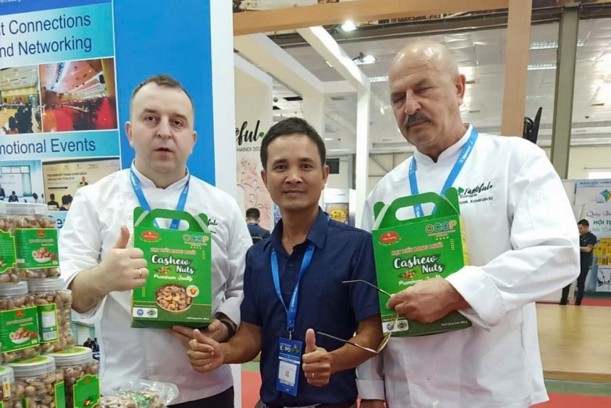 Hạt điều Như Hoàng - Từ trăn trở mùa vụ đến thương hiệu OCOP Hạt điều Như Hoàng Từ trăn trở mùa vụ đến thương hi