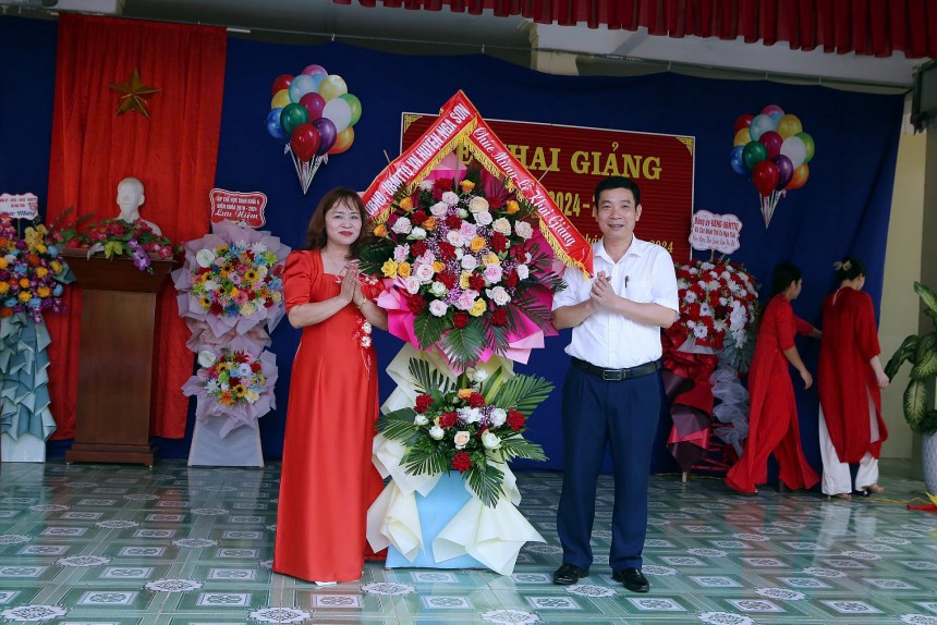 Cấp ủy, chính quyền và địa phương rất quan tâm đến sự nghiệp giáo dục 