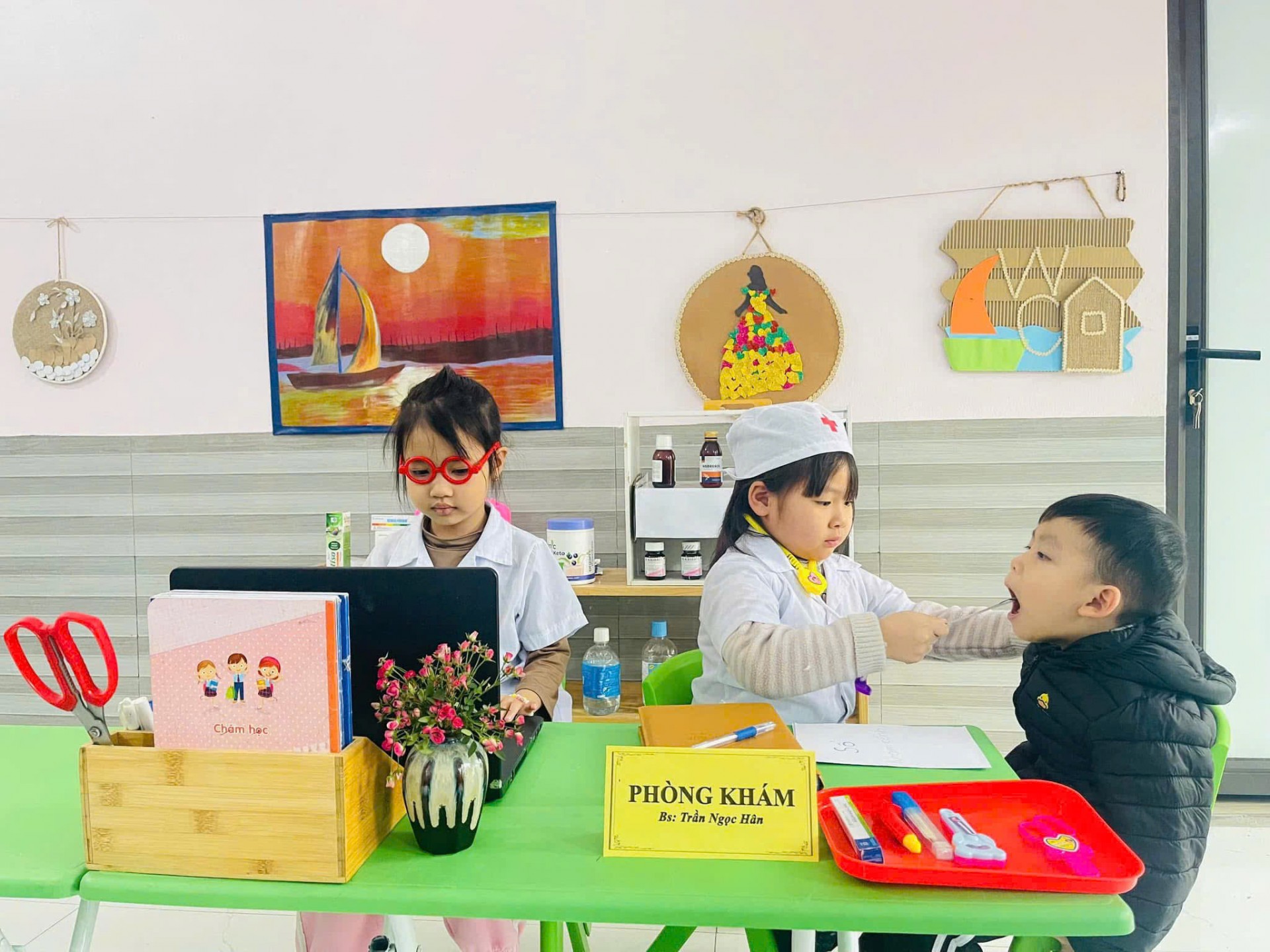 Cơ sở giáo dục mầm non Ngôi Sao Nhỏ: Không ngừng nỗ lực vì môi trường học tập hiện đại, an toàn và hạnh phúc cho trẻ Cơ sở giáo dục mầm non Ngôi Sao Nhỏ: Không ngừng nỗ lực vì môi trường học tập hiện đại, an toàn và hạnh phúc cho trẻ