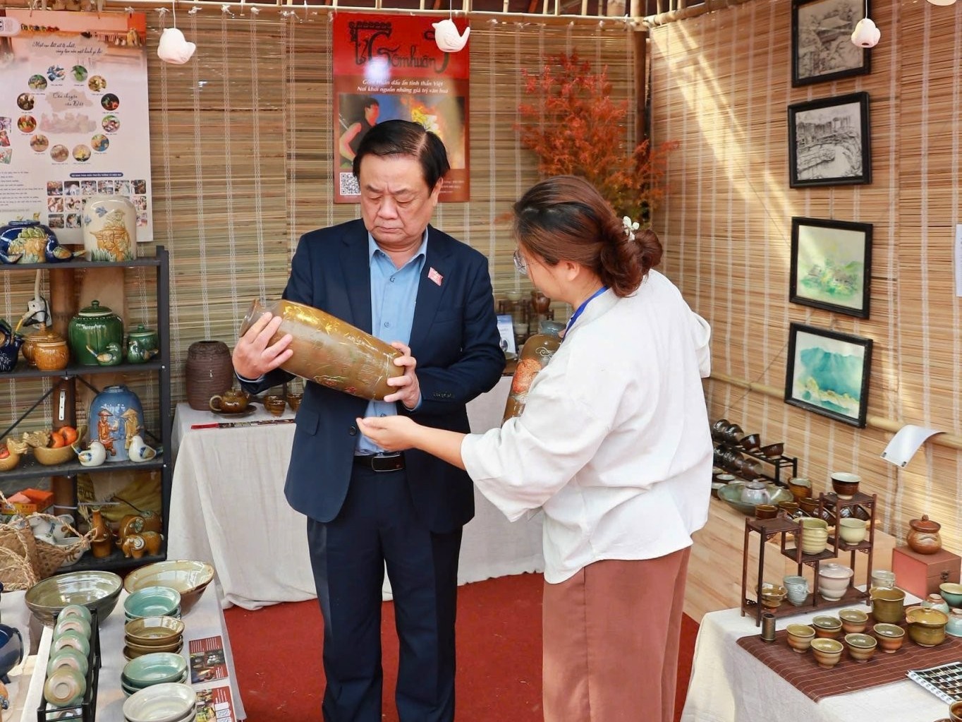 Gốm ngọc Phù Lãng tỏa sáng tại Festival Làng nghề Quốc tế Hoàng Thành Thăng Long 2025