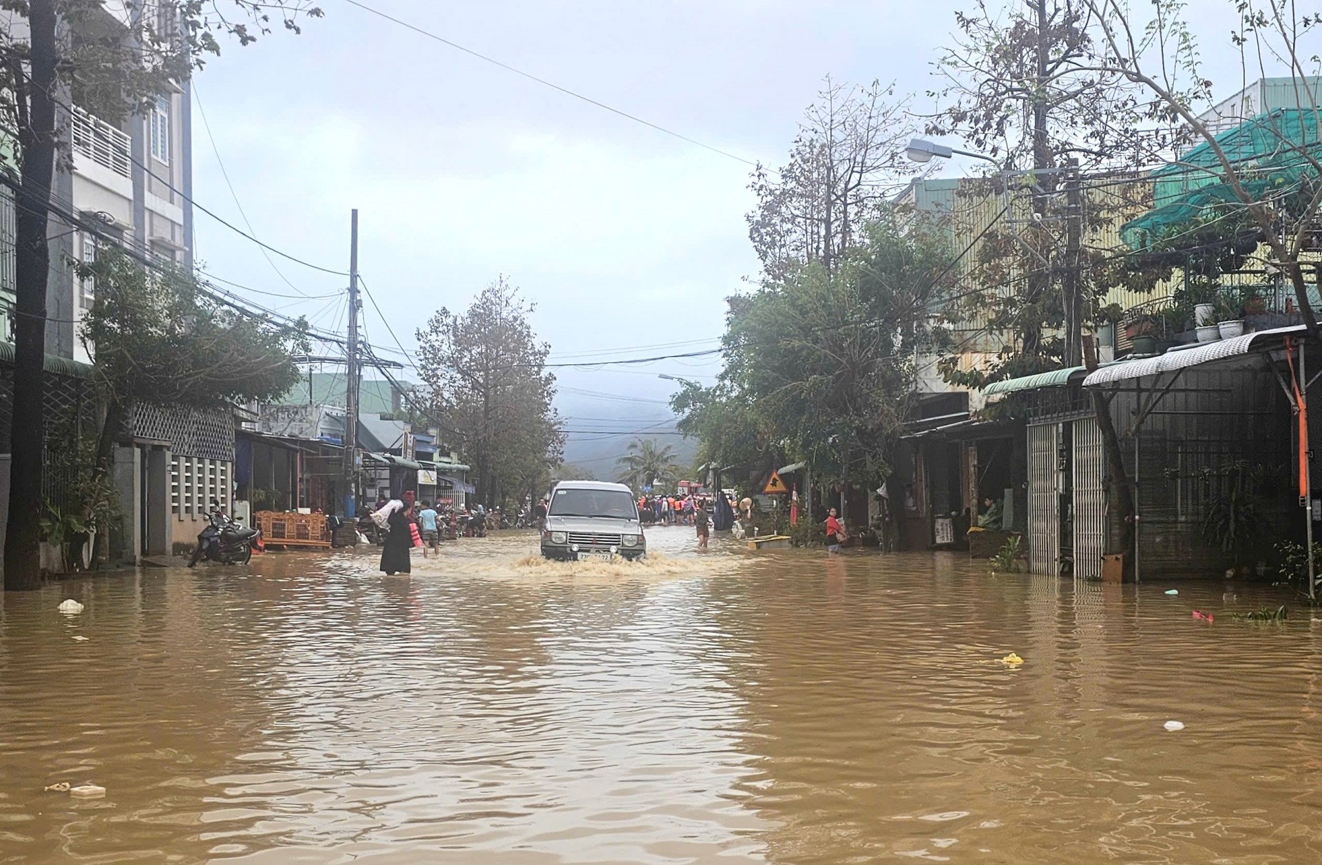 Gia Lai không để người dân đói rét và tình người ánh lên như những tia nắng trong mưa lũ