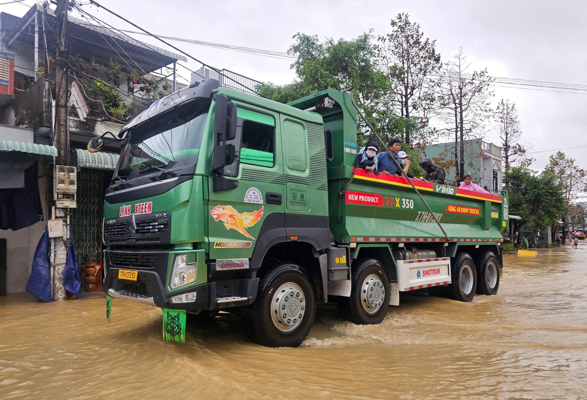 Gia Lai không để người dân đói rét và tình người ánh lên như những tia nắng trong mưa lũ