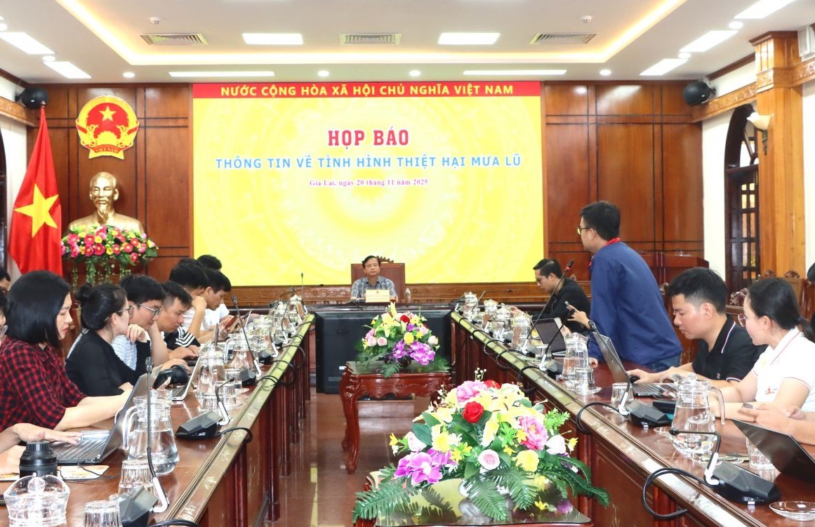 Gia Lai không để người dân đói rét và tình người ánh lên như những tia nắng trong mưa lũ