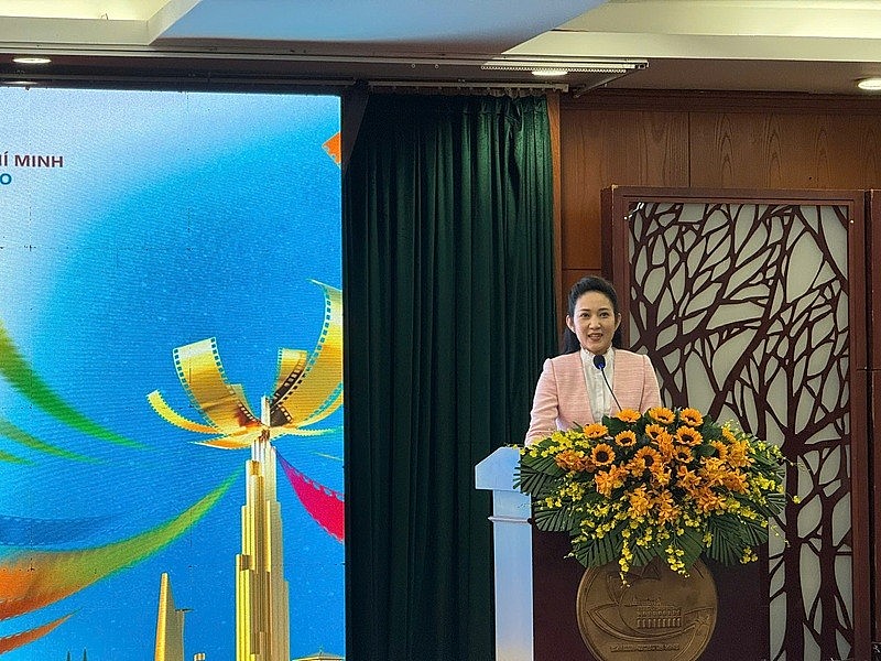 Bà Nguyễn Thị Thanh Thúy - Phó Giám đốc Sở Văn hóa và Thể thao TP. HCM thông tin về các hoạt động của Liên hoan Phim Việt Nam lần thứ XXIV Bà Nguyễn Thị Thanh Thúy - Phó Giám đốc Sở Văn hóa và Thể thao TP. HCM thông tin về các hoạt động của Liên hoan Phim Việt Nam lần thứ XXIV